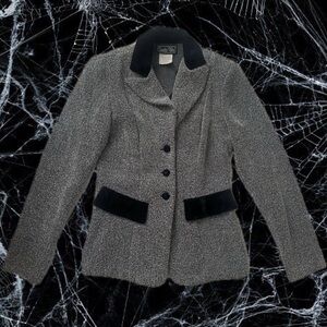 shoulder padded blazer